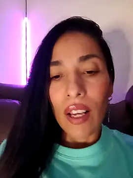 chloewildd  online show from October 5, 2025, 9:56 pm