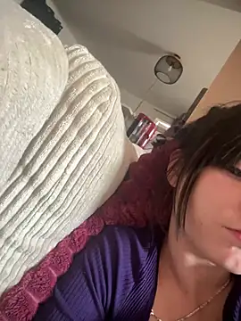 Snapshot of Petite_moi chatting on May 11, 2026, 10:43 am Petite moi online show from May 11, 2026, 10:43 am