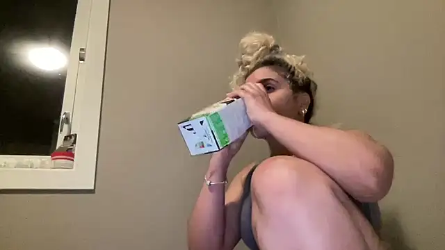 Snapshot of brithneysquirt chatting on March 11, 2026, 8:37 pm brithneysquirt online show from March 11, 2026, 8:37 pm