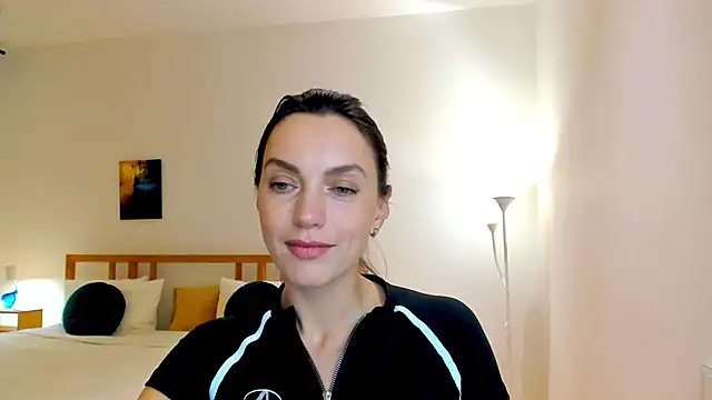 LovelyeeMia online show from December 6, 2024, 3:00 pm