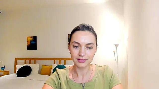 LovelyeeMia online show from December 10, 2024, 6:28 pm