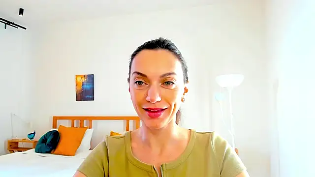 LovelyeeMia online show from December 14, 2024, 6:35 am