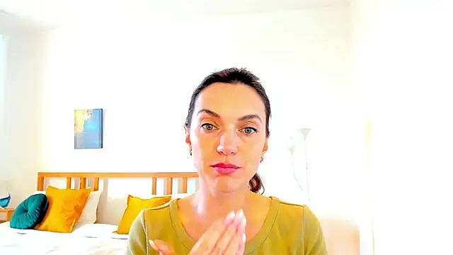 LovelyeeMia online show from December 14, 2024, 9:40 am