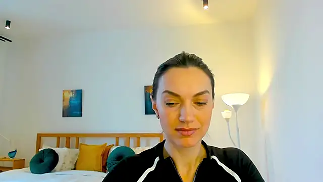 LovelyeeMia online show from December 16, 2024, 7:58 am