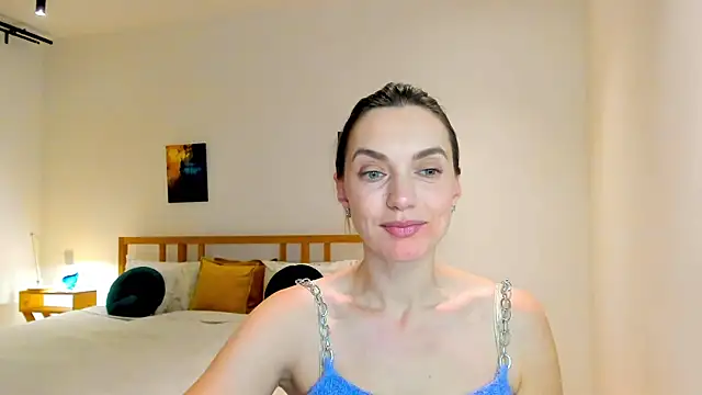 LovelyeeMia online show from December 17, 2024, 2:22 pm