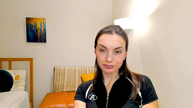 LovelyeeMia online show from December 20, 2024, 5:51 pm