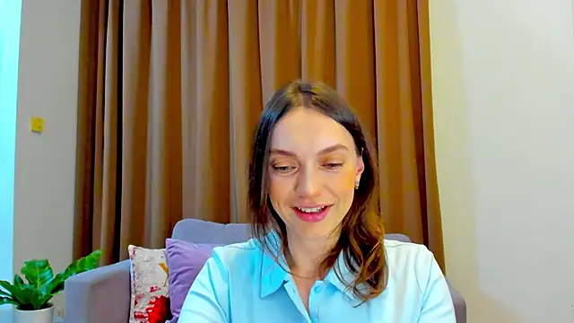 LovelyeeMia online show from October 5, 2025, 12:03 pm