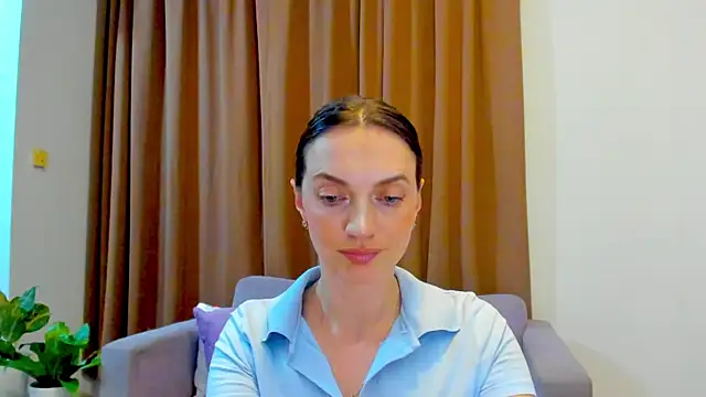 LovelyeeMia online show from October 17, 2025, 12:08 pm