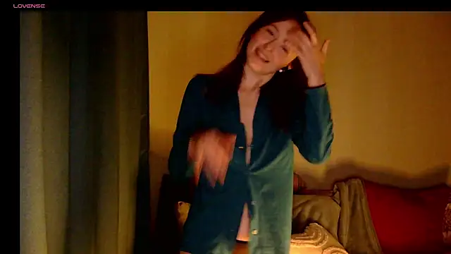 LilyXSky online show from November 7, 2025, 2:39 pm