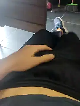 Juliano69xv online show from December 4, 2025, 7:00 pm