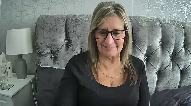 Snapshot of Additive_Mature_Linda chatting on December 2, 2024, 1:02 pm Additive Mature Linda online show from December 2, 2024, 1:02 pm