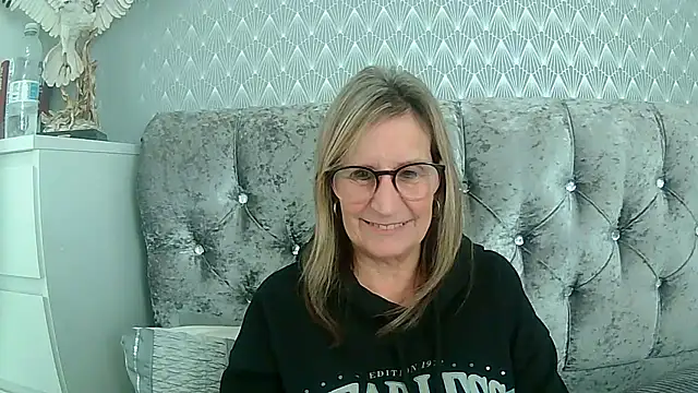 Snapshot of Additive_Mature_Linda chatting on October 6, 2025, 3:20 pm Additive Mature Linda online show from October 6, 2025, 3:20 pm