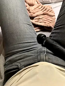 Ana-05 online show from November 27, 2025, 8:22 pm