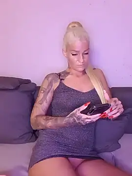 Snapshot of Lara_SecretLady chatting on December 12, 2024, 9:26 pm Lara SecretLady online show from December 12, 2024, 9:26 pm