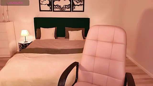 AdeliaKiss online show from March 17, 2026, 4:39 am