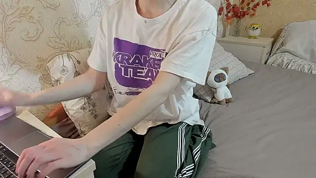 SunnyJoysx online show from November 12, 2025, 12:38 pm