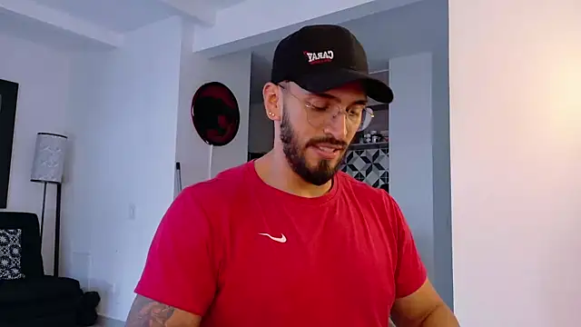 Snapshot of tony_muscle chatting on October 6, 2025, 10:07 pm tony muscle online show from October 6, 2025, 10:07 pm