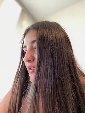 Snapshot of AhriCutte chatting on March 21, 2025, 9:01 pm AhriCutte online show from March 21, 2025, 9:01 pm