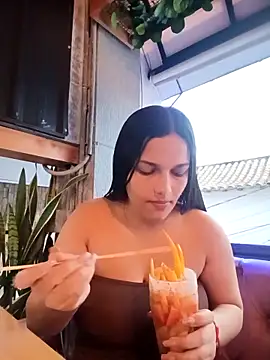 girl milk1 online show from November 29, 2025, 10:24 pm