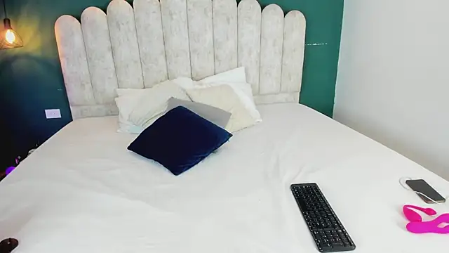 mayragonzpe   online show from October 4, 2025, 12:19 am