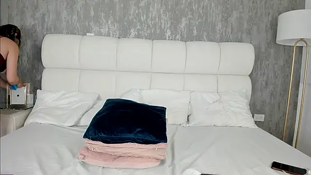 mayragonzpe   online show from March 2, 2026, 9:32 pm