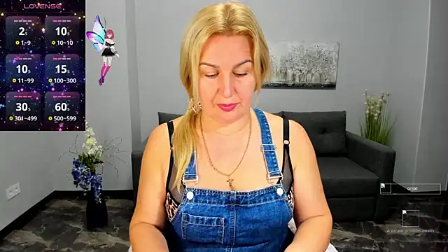 Lili Crossi online show from September 22, 2025, 5:42 am