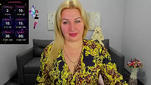 Lili Crossi online show from October 13, 2025, 5:51 am