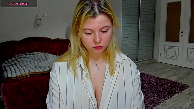 LillyDepp online show from December 1, 2025, 3:39 pm