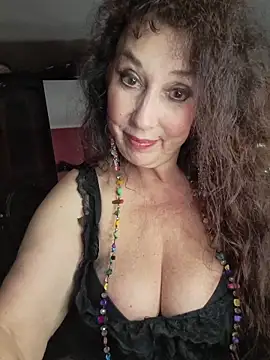 Snapshot of GypsyEsmeralda chatting on May 6, 2026, 6:24 pm GypsyEsmeralda online show from May 6, 2026, 6:24 pm