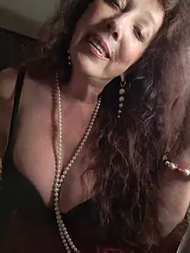 Snapshot of GypsyEsmeralda chatting on May 27, 2026, 4:48 pm GypsyEsmeralda online show from May 27, 2026, 4:48 pm