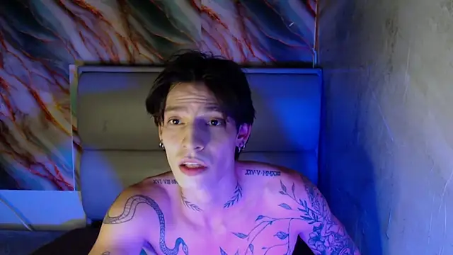 Apolo Hidalgo01 online show from October 7, 2025, 10:40 pm