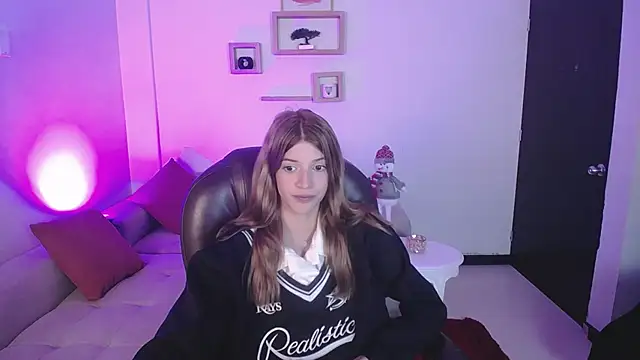 Nora Vennucci online show from December 10, 2024, 10:47 pm