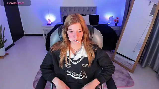 Nora Vennucci online show from March 21, 2025, 7:24 pm