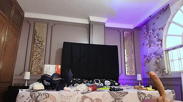 mature bigass   online show from December 13, 2025, 7:53 pm