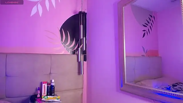 Eimyflorian online show from March 21, 2025, 2:51 pm