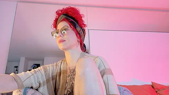 Borbala Iggy online show from October 5, 2025, 7:23 pm