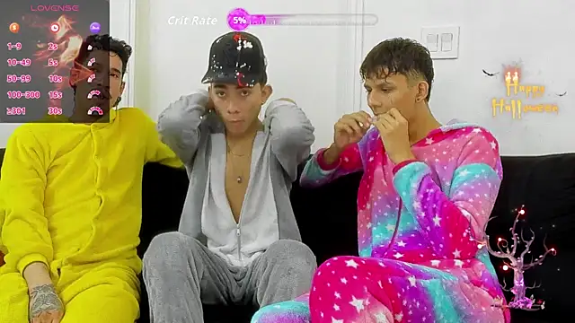 StrawwBoys online show from October 30, 2025, 10:27 am