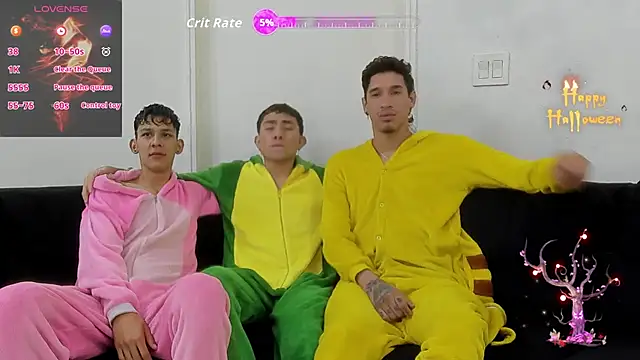 StrawwBoys online show from November 2, 2025, 10:17 am