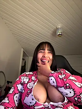 Anily Lovely online show from October 1, 2025, 11:22 pm