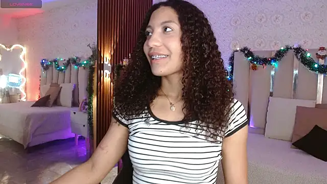 Daphnne tay online show from November 26, 2025, 3:40 am