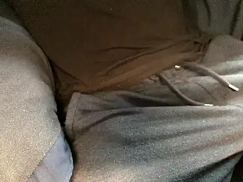 Snapshot of Ryan67533 chatting on December 31, 2024, 7:10 am Ryan67533 online show from December 31, 2024, 7:10 am