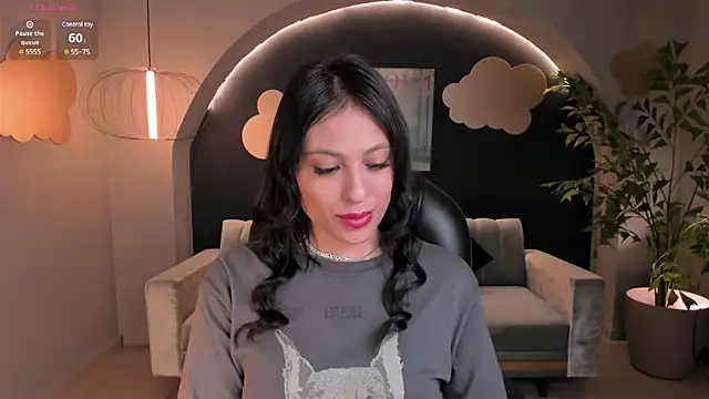 Snapshot of IrinaPortman chatting on January 14, 2025, 2:19 am IrinaPortman online show from January 14, 2025, 2:19 am