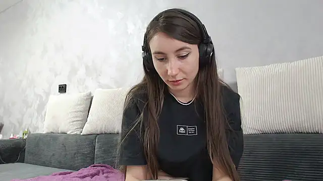 Snapshot of viviandaimond1 chatting on October 19, 2025, 11:22 am viviandaimond1 online show from October 19, 2025, 11:22 am