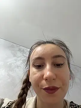 viviandaimond1 online show from December 2, 2025, 8:04 pm