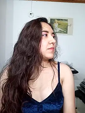 Emi chik online show from October 15, 2025, 10:48 am