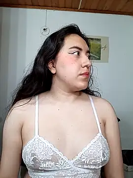 Emi chik online show from January 11, 2026, 9:58 am