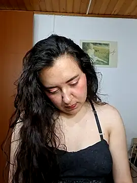 Emi chik online show from April 2, 2026, 11:41 am