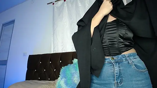 Sweet hot mia online show from February 25, 2026, 1:43 pm