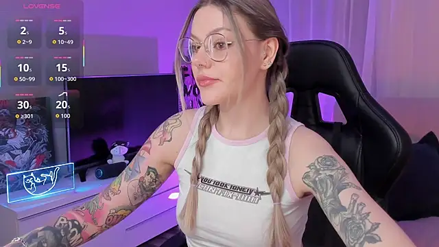 Marta May  online show from October 12, 2025, 5:23 pm