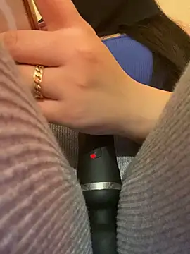 Cameelia online show from December 1, 2025, 1:10 am